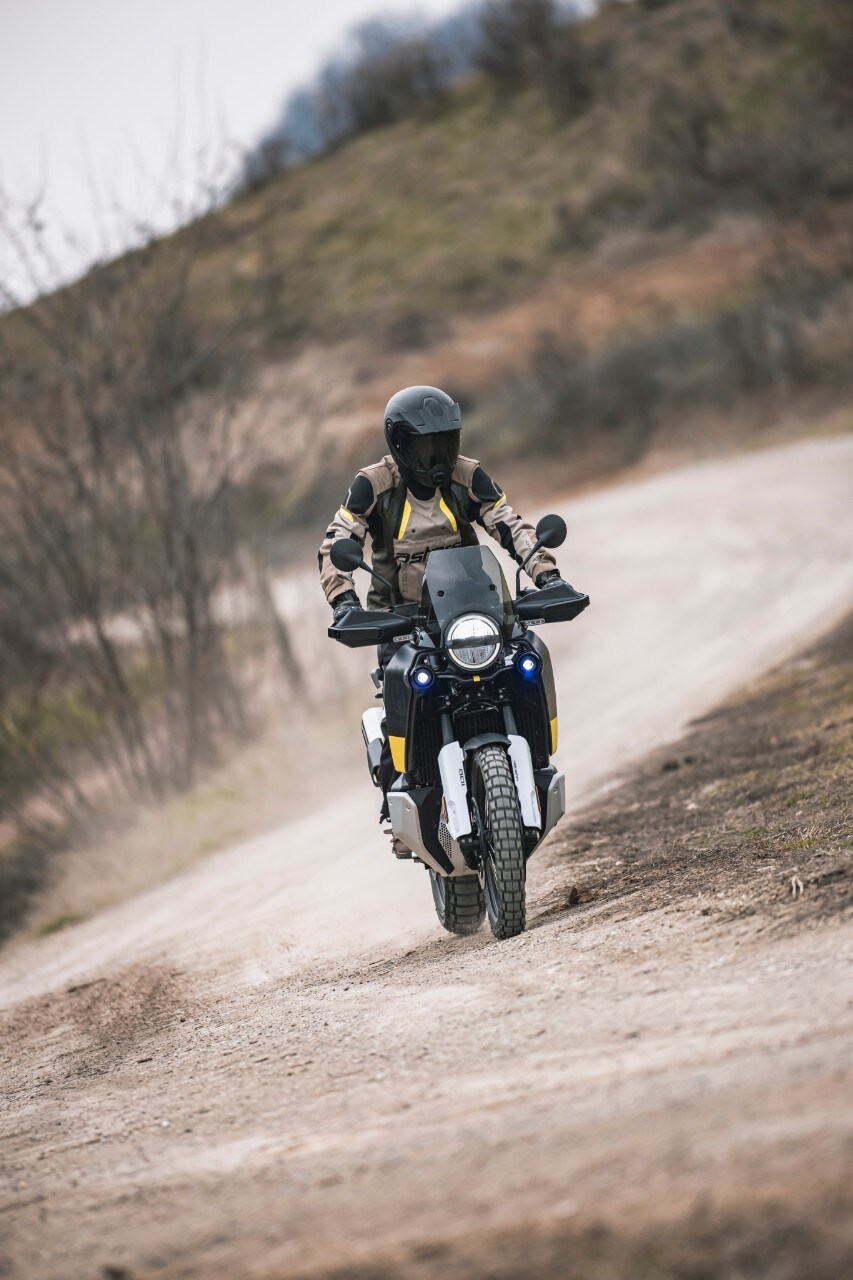 Honda Africa Twin 1100 VS Husqvarna Norden 901: non  SOLO rally!