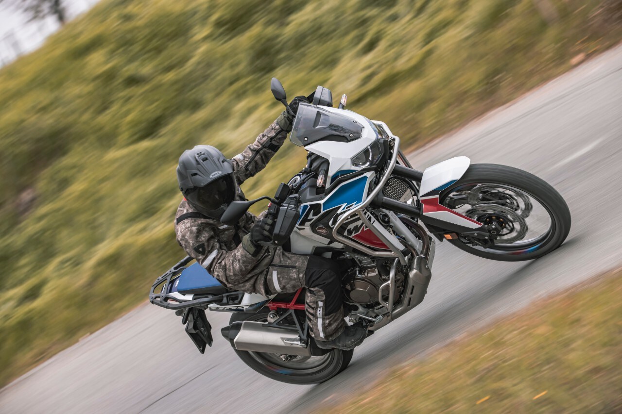 Honda Africa Twin 1100 VS Husqvarna Norden 901: non  SOLO rally!