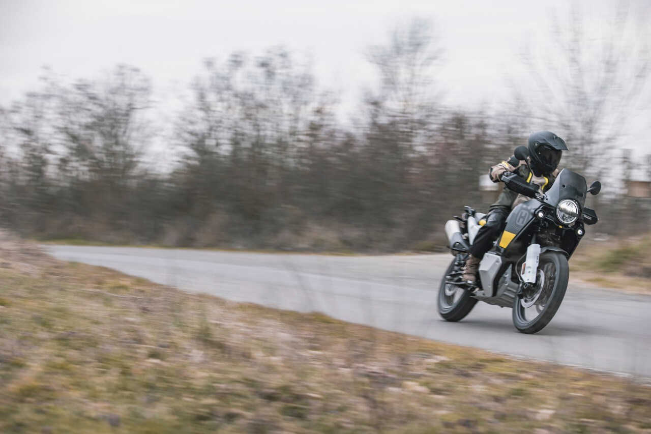 Honda Africa Twin 1100 VS Husqvarna Norden 901: non  SOLO rally!