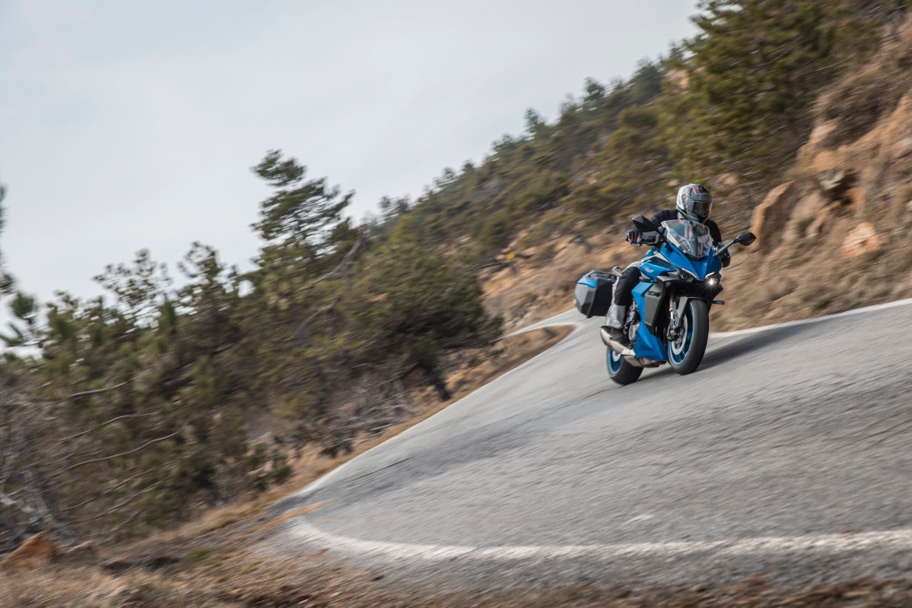 Kawasaki Versys 1000 SE Grand Tourer VS Suzuki GSX-S 1000 GT, variazioni sul tema!