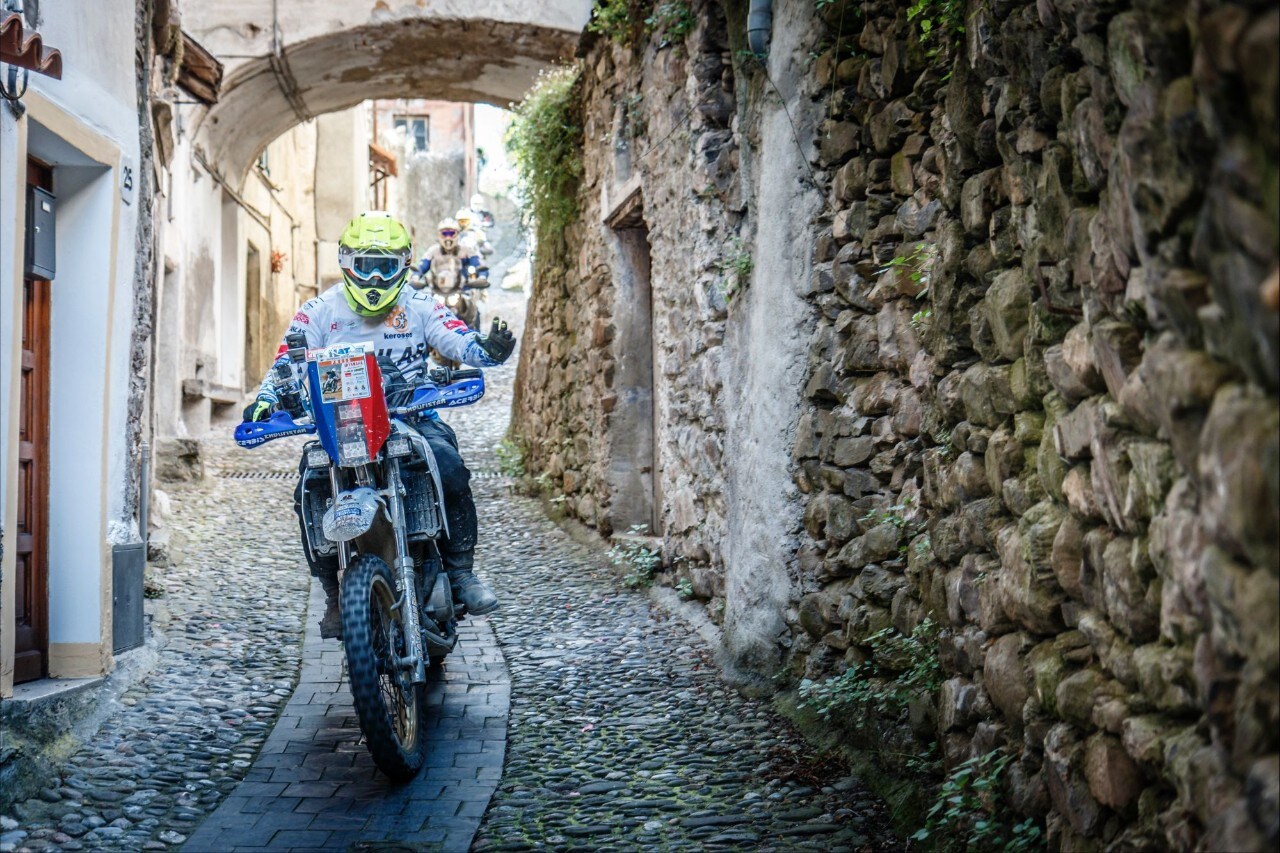 Sestriere, il pianeta delle maxienduro
