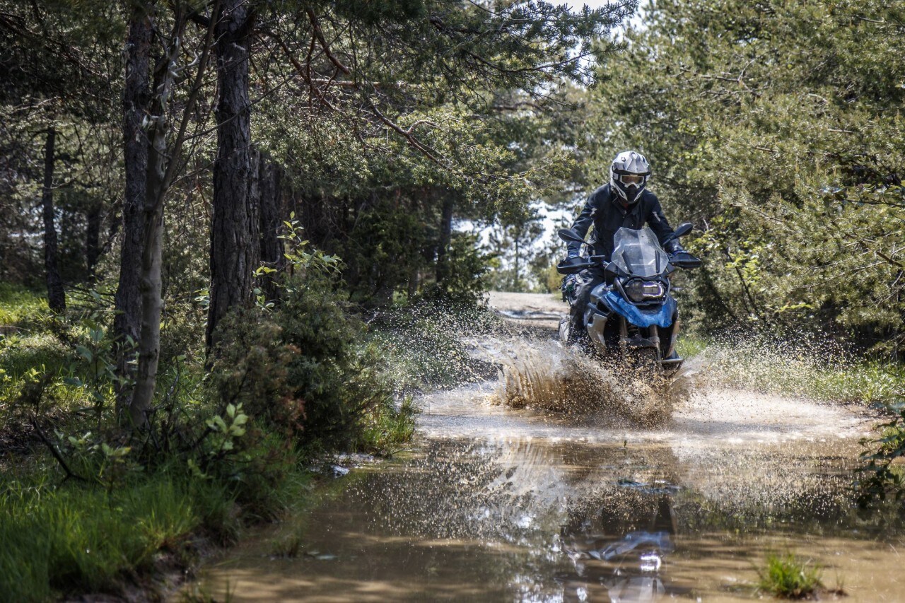 Sestriere, il pianeta delle maxienduro
