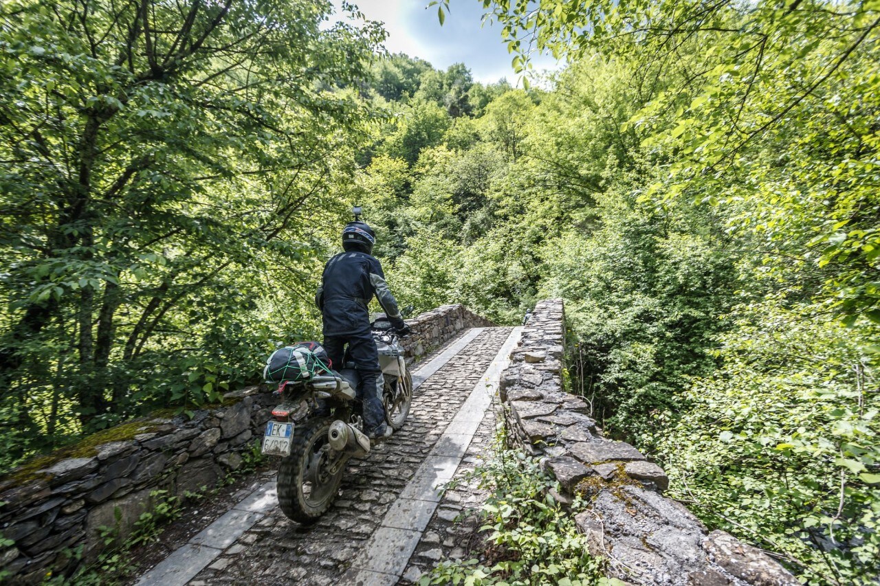 Sestriere, il pianeta delle maxienduro