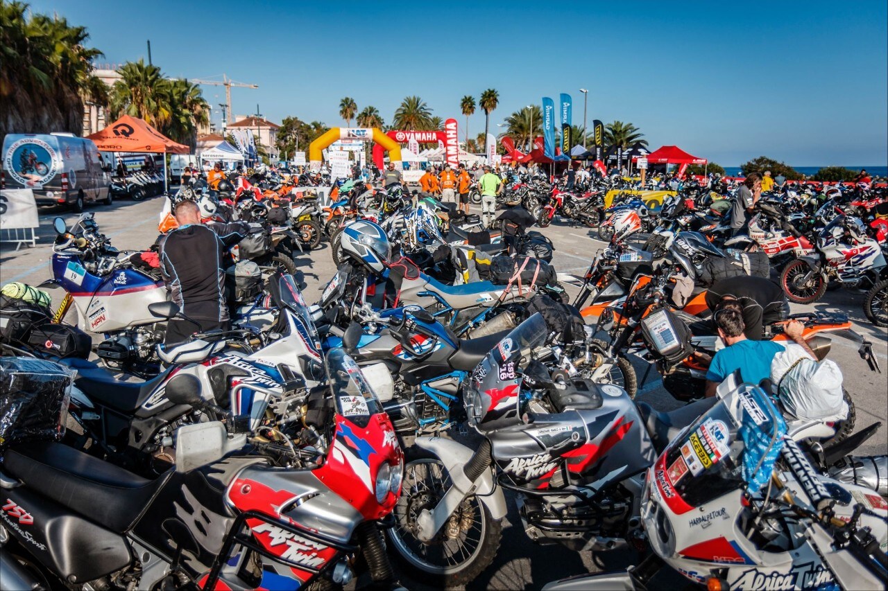 Sestriere, il pianeta delle maxienduro