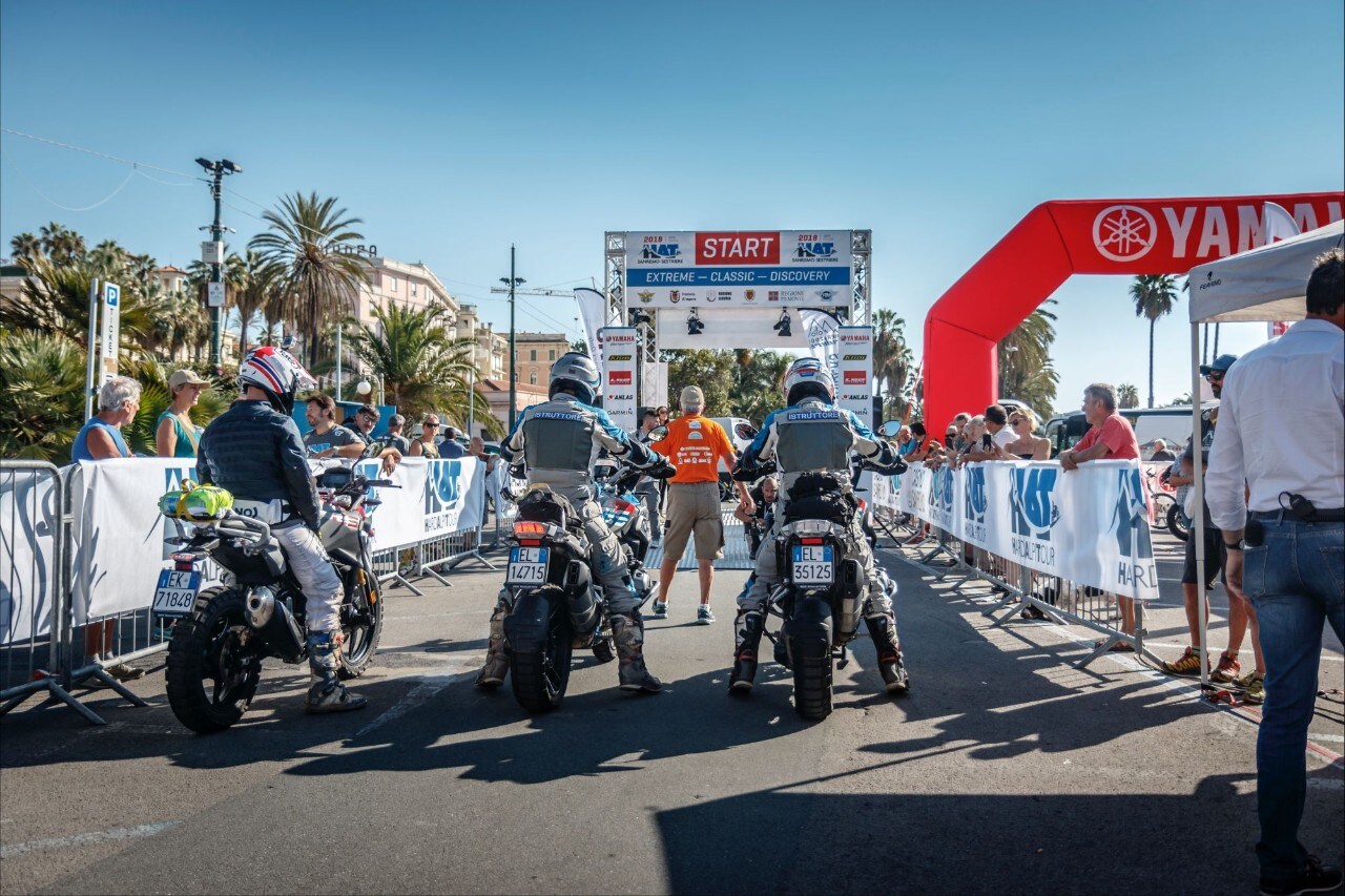 Sestriere, il pianeta delle maxienduro