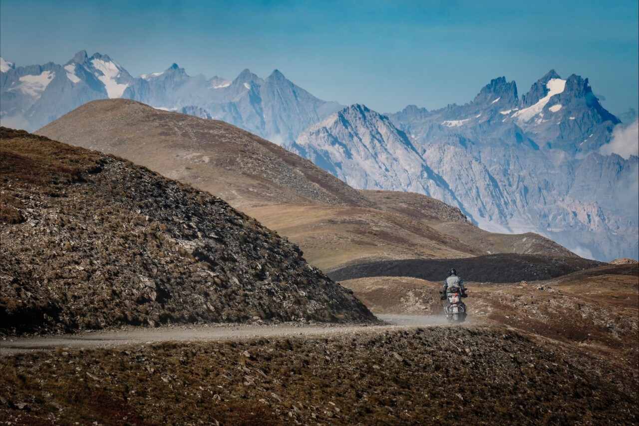 Sestriere, il pianeta delle maxienduro