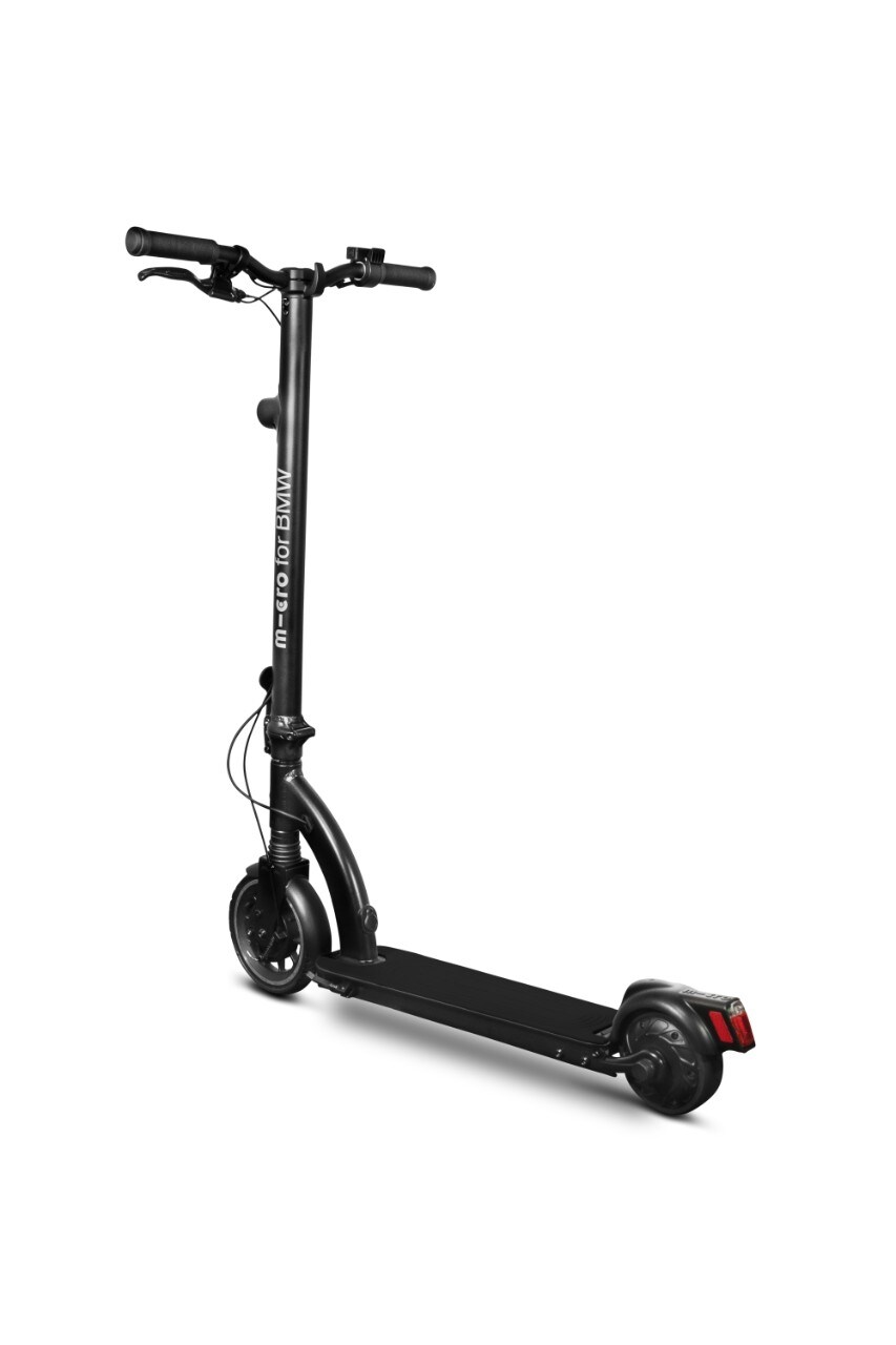 BMW lancia il monopattino elettrico