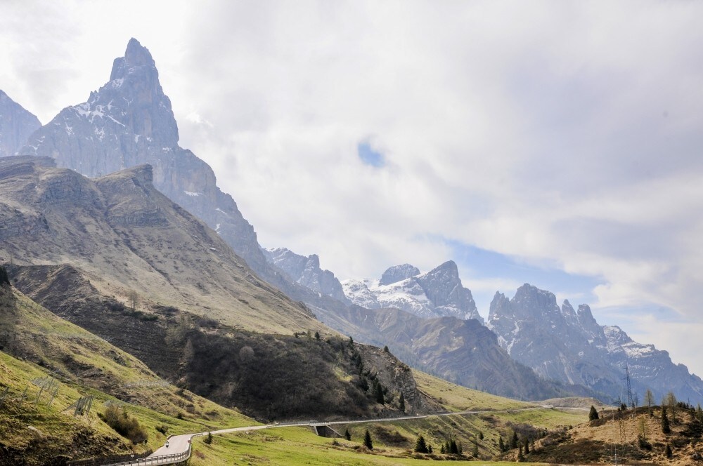 Troppi incidenti in moto: velocità ridotta sui passi del Trentino