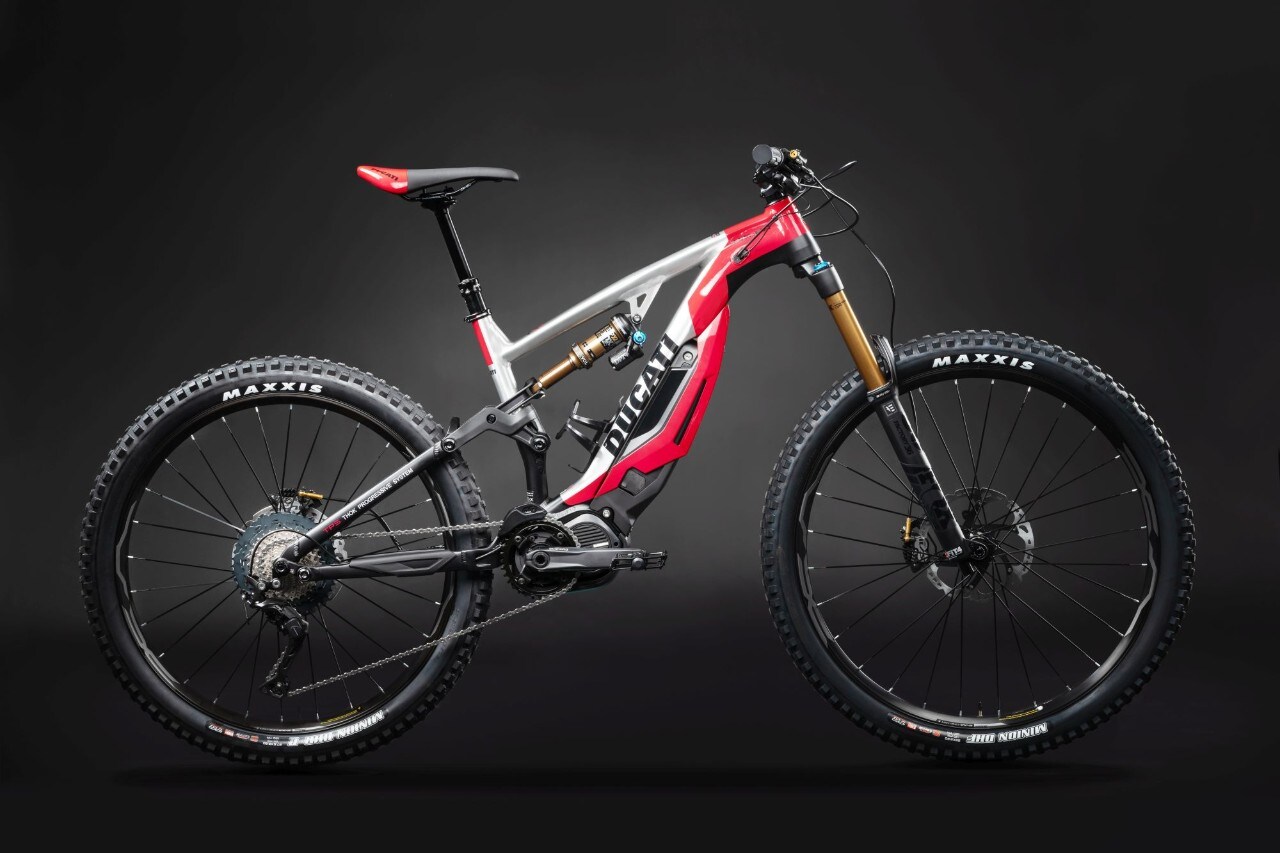 Troy Bayliss prova la Ducati MIG-RR