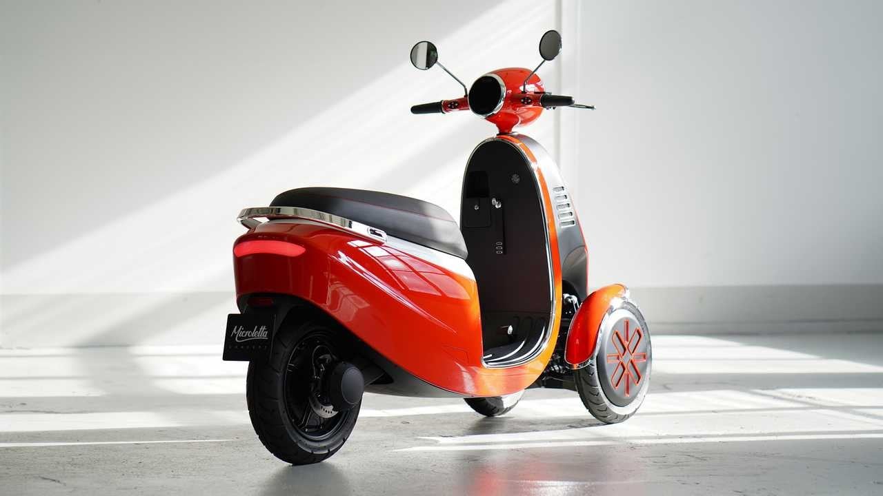 <div class='descrGalleryText'><p>Interessante anche la velocità del mezzo, che arriverà a<b> 80 km/h</b>. è quindi facilmente intuibile che sarà omologato come motociclo. Ma allo stesso modo le ruote anteriori avranno una distanza tale da renderlo omologato come LT (Large Thread) e quindi guidabile anche da chi ha la patente B. </p>
</div>