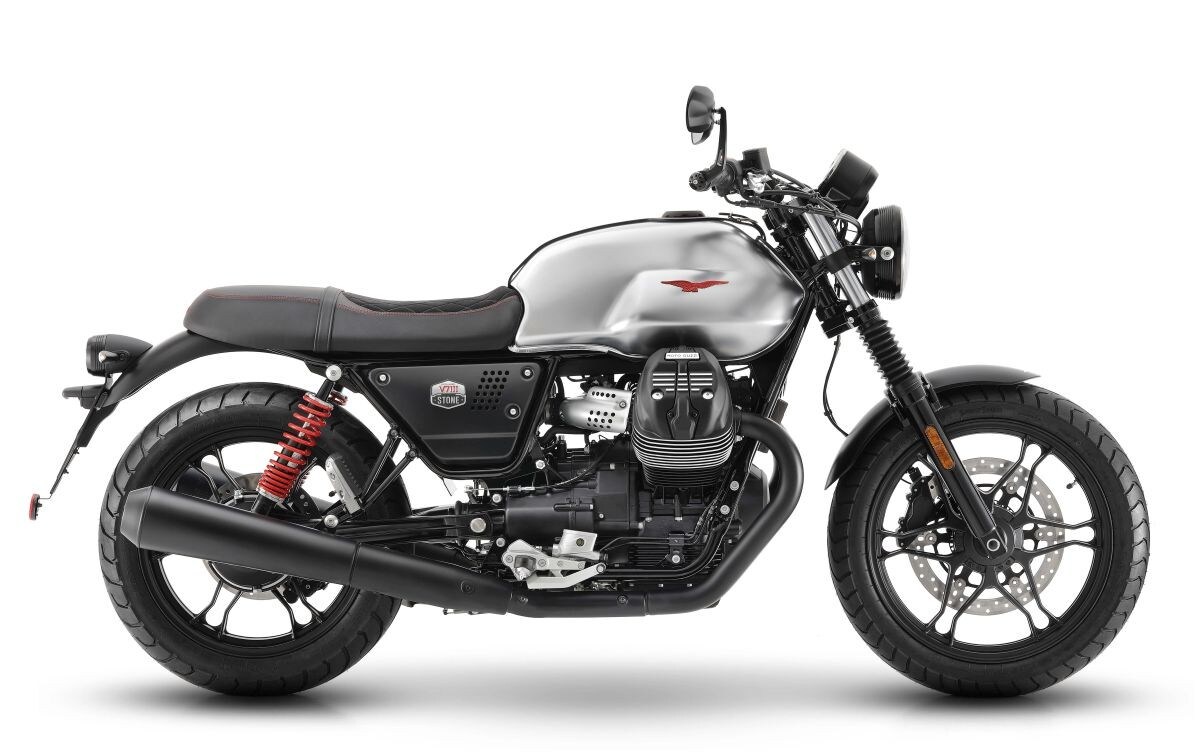 <div class='descrGalleryTitle'>MOTO GUZZI V7 III</div><div class='descrGalleryText'><p>Un classicone della gamma di Mandello: si rinnova più o meno di anno in anno, è semplice da guidare e ha un prezzo giusto. Accaparrarsene un esemplare Euro4 è un sicuro affare. Prezzo a partire da 8.400 euro.</p>
</div>