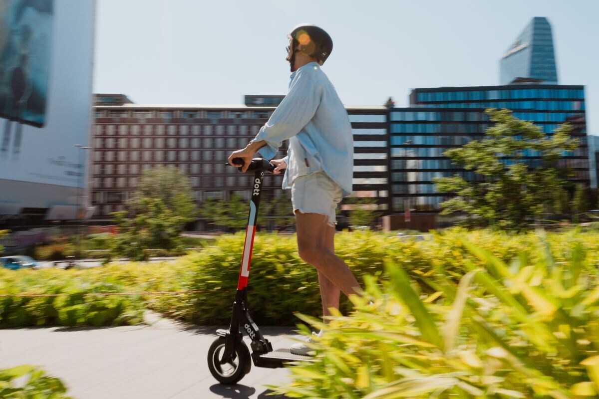 Monopattini in sharing: Dott arriva a Milano e Roma