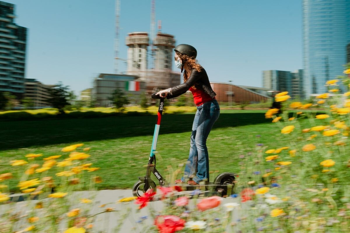 Monopattini in sharing: Dott arriva a Milano e Roma