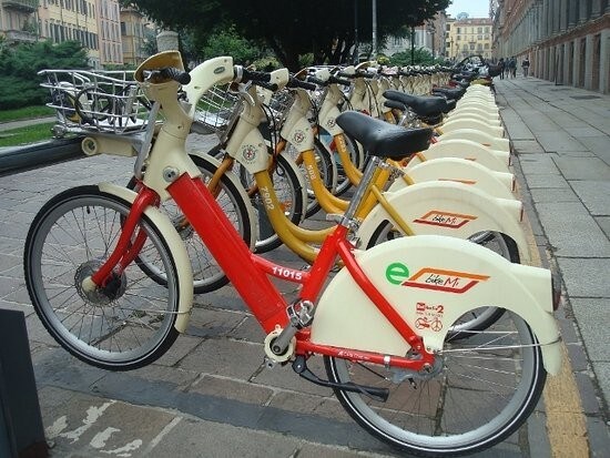 Bike sharing Milano: tariffe e operatori a confronto 
