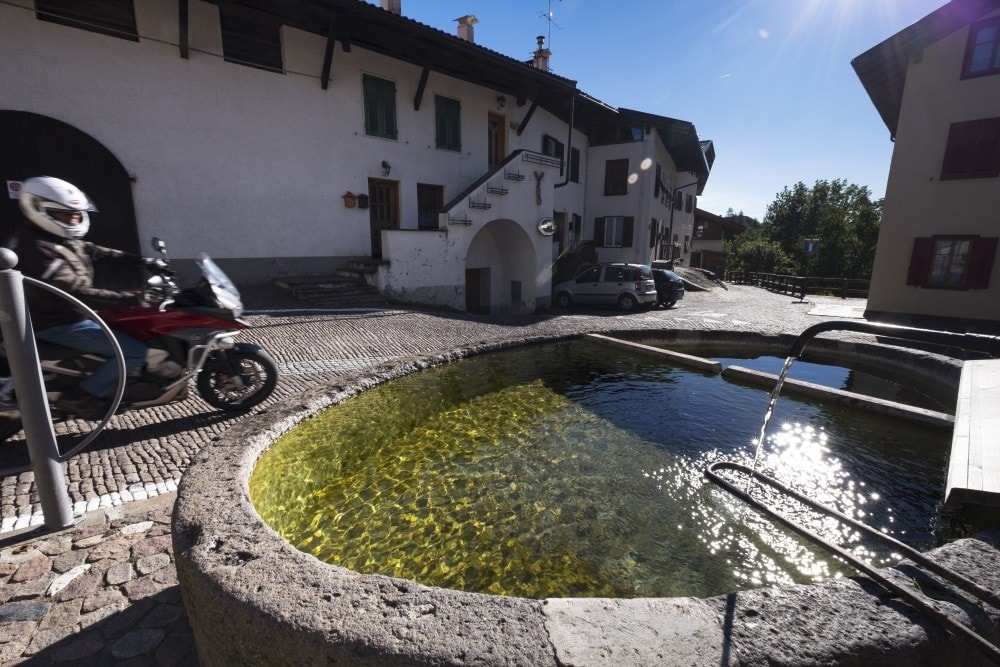 Il Trentino abbasserà i limiti di velocità per le moto