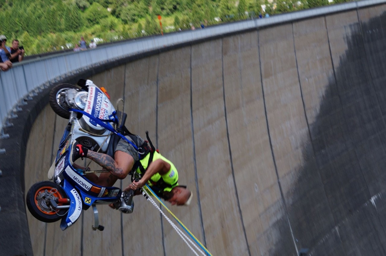 Un tuffo con la Vespa!