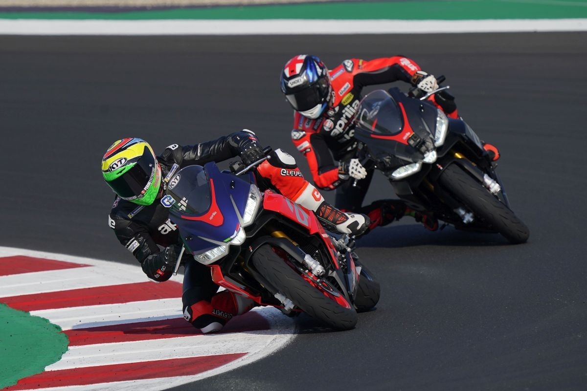 I piloti Aprilia MotoGP in pista con la RS 660