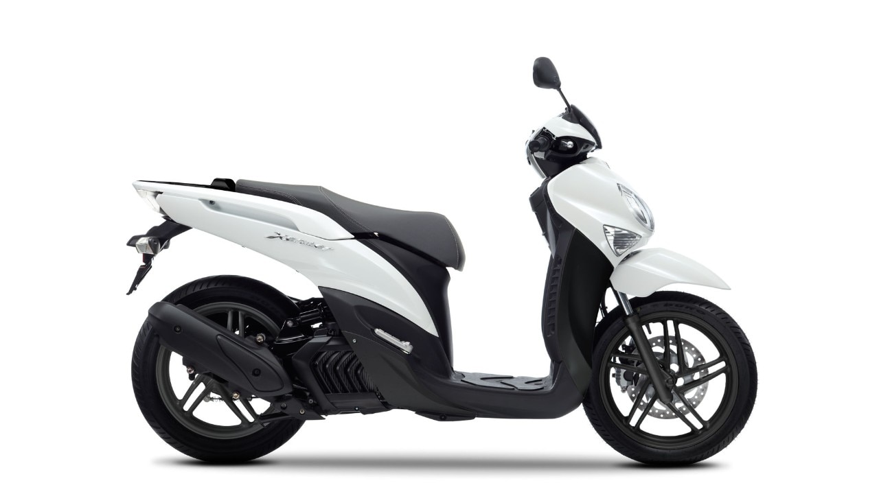 <div class='descrGalleryTitle'>YAMAHA XENTER 125</div><div class='descrGalleryText'><p>Doveva essere il &quot;pedana piatta&quot; che avrebbe fatto concorrenza all'SH. Per quanto sia un mezzo inappuntabile nel traffico cittadino, lo Yamah Xenter non ha avuto la fortuna commerciale che avrebbe meritato. Per tutto il 2020 è stato in promozione, a 2.799 euro con parabrezza e bauletto compresi nel prezzo. Il suo motore non verrà aggiornato Euro5 e anche per questo scooter il 2021 sarà l'ultimo anno di vita utile. Anche qui, c'è aria di affare.</p>
</div>