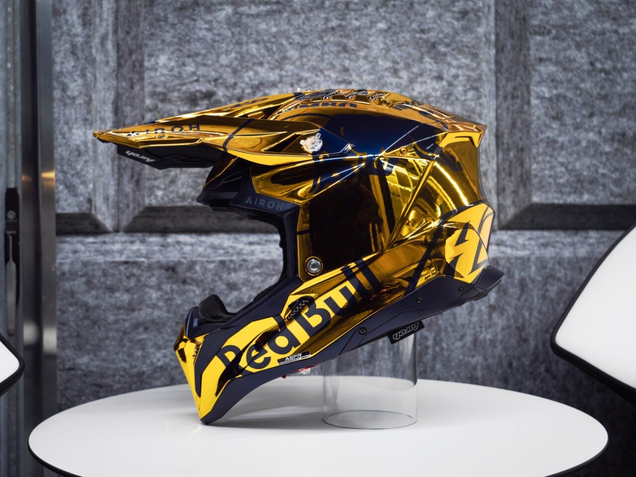 Casco d'oro Airoh per Cairoli ed Herlings - Dueruote