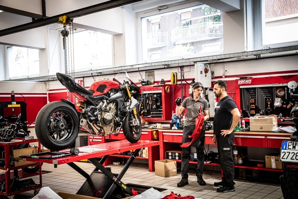 Come funziona la vita di un concessionario di moto