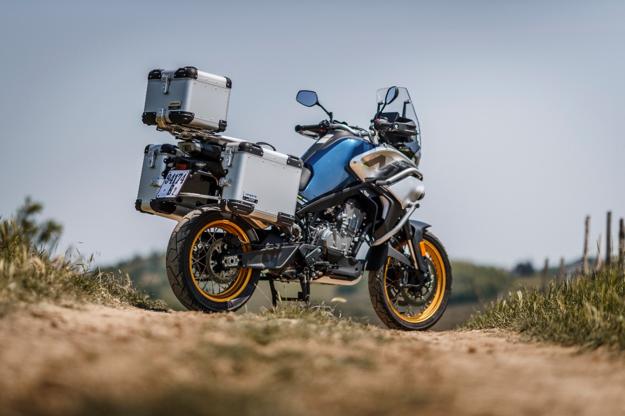 CFMOTO 800MT Touring: full equipment