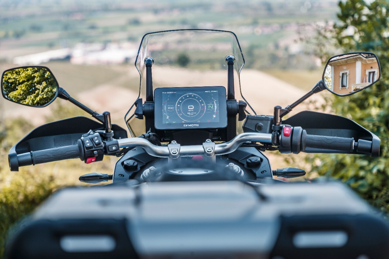 CFMOTO 800MT Touring: full equipment