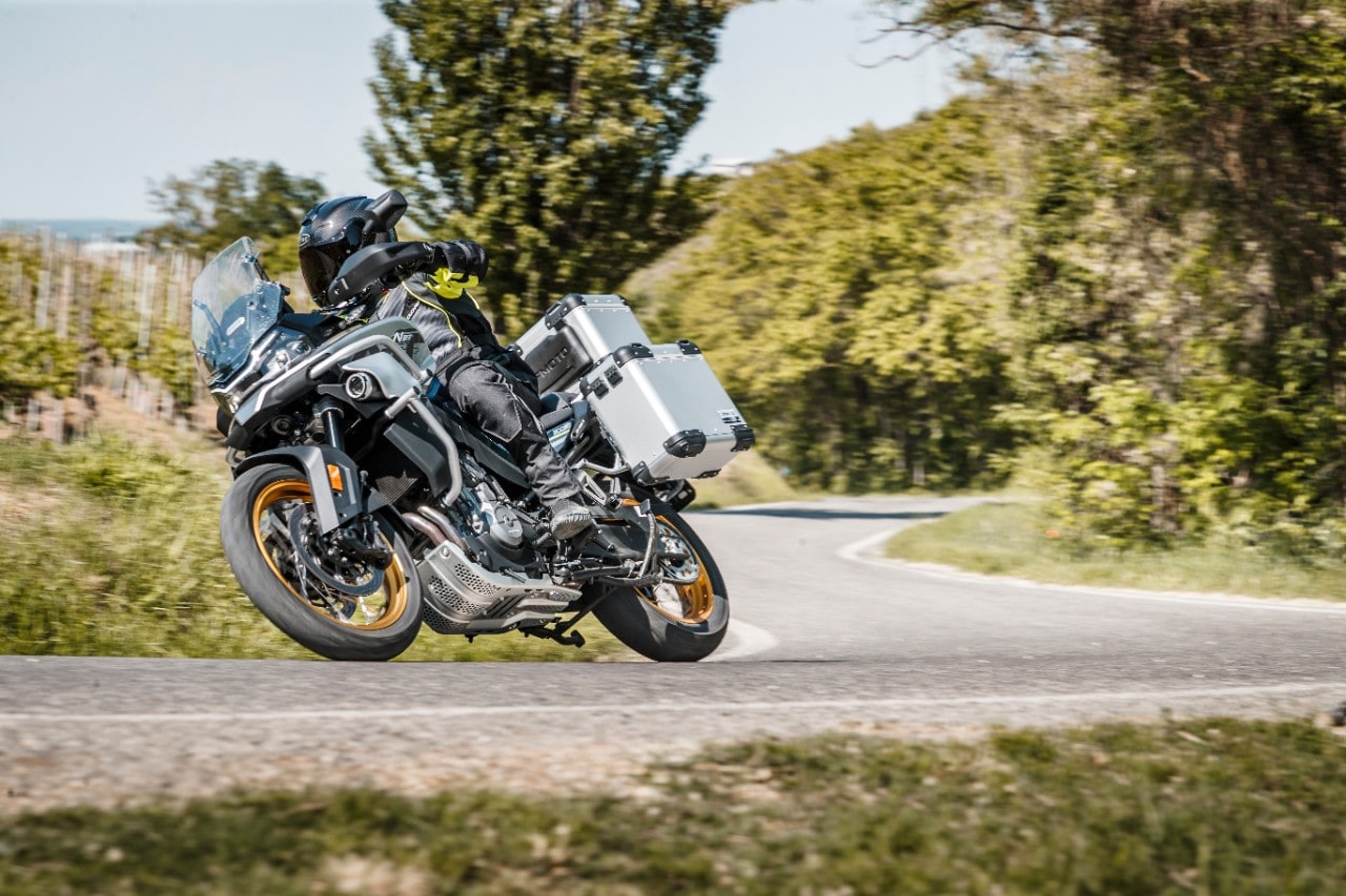 CFMOTO 800MT Touring: full equipment