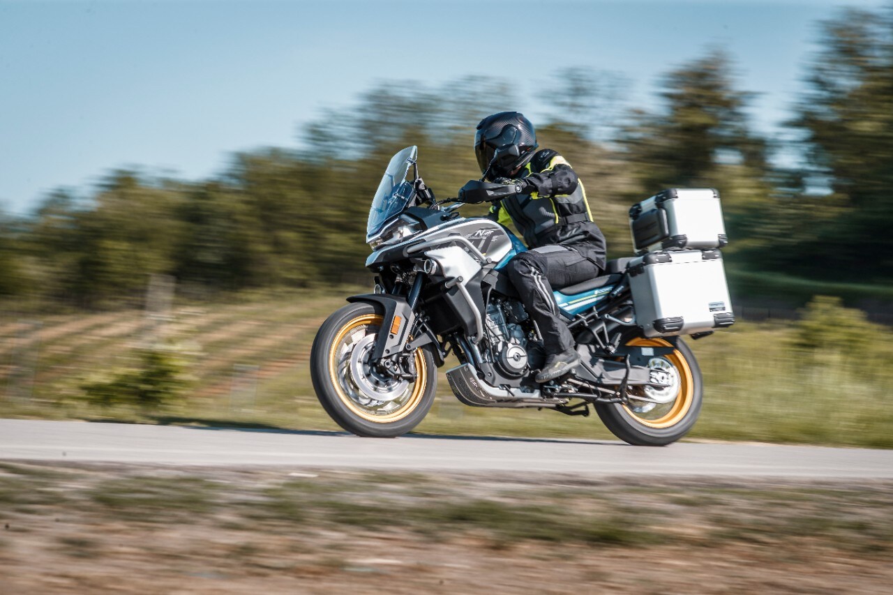 CFMOTO 800MT Touring: full equipment