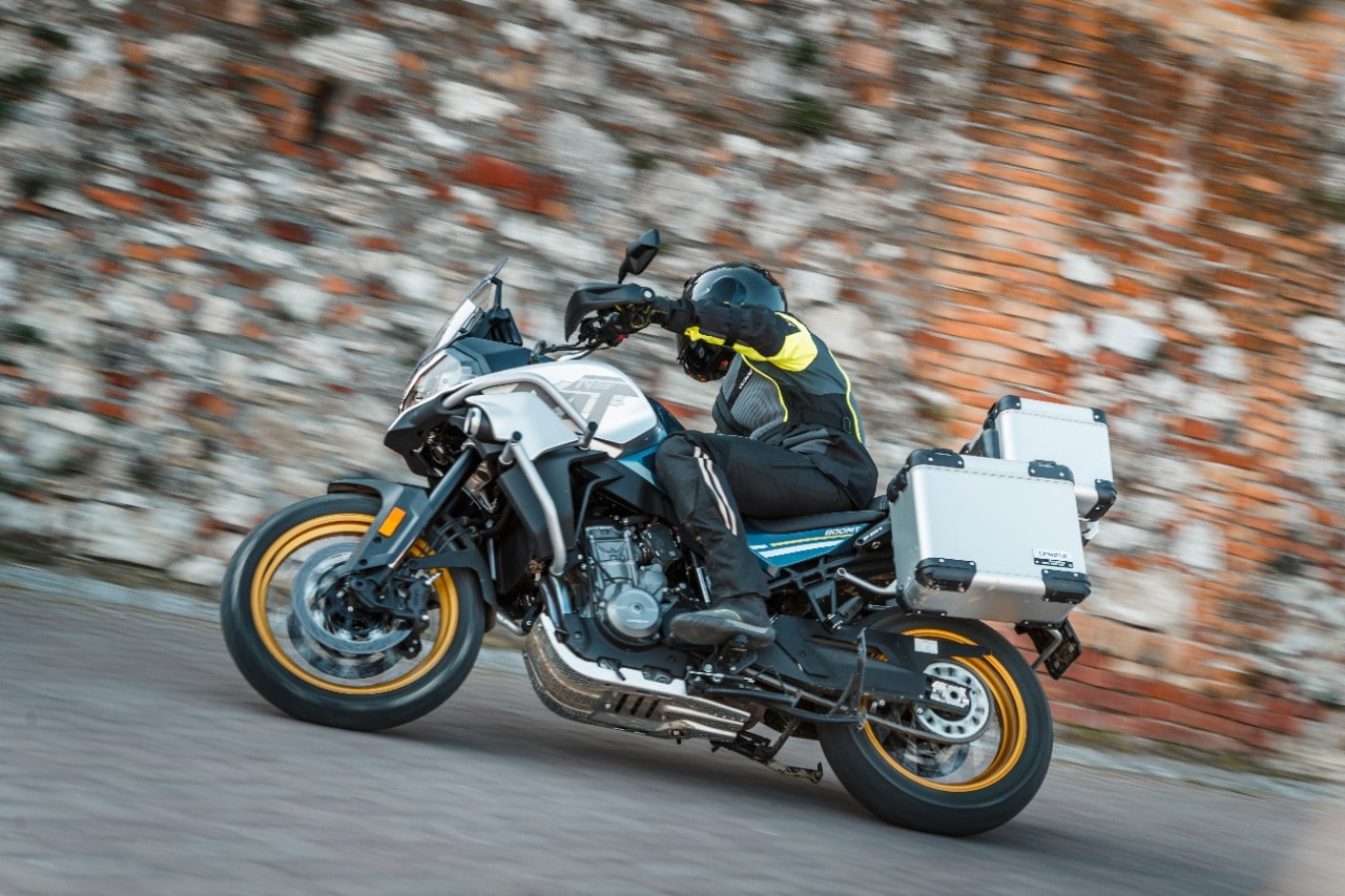 CFMOTO 800MT Touring: full equipment