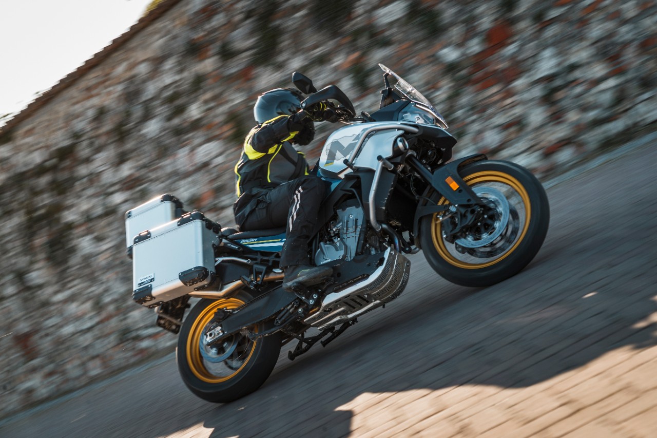 CFMOTO 800MT Touring: full equipment