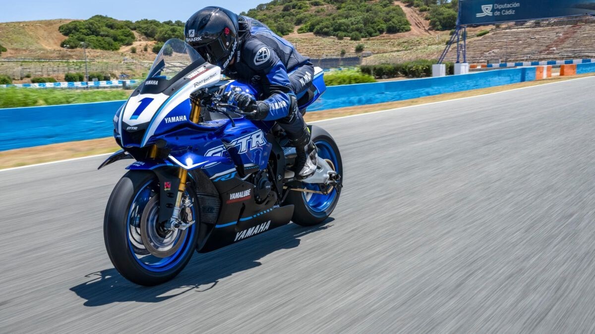 Yamaha R1 Race e Yamaha R1 GYTR 2025: puntare al massimo