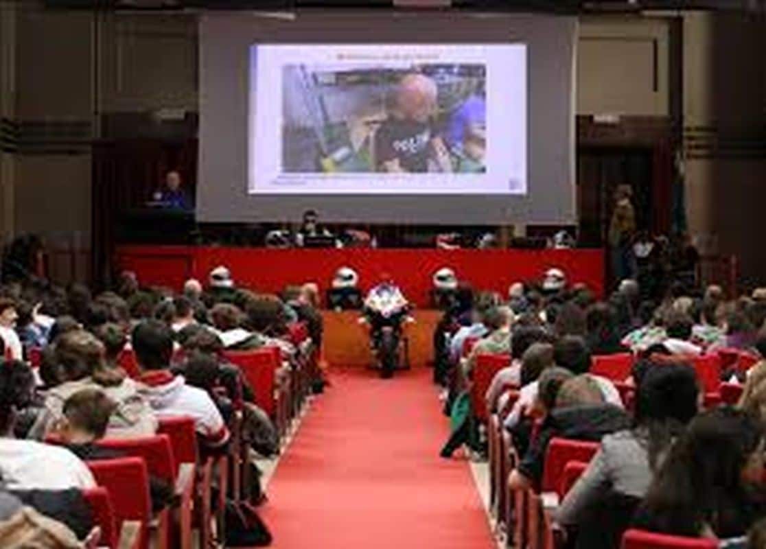 Caschi, l'allarme dei medici del Niguarda: "Con l'integrale si eviterebbero il 40% dei traumi facciali più gravi"