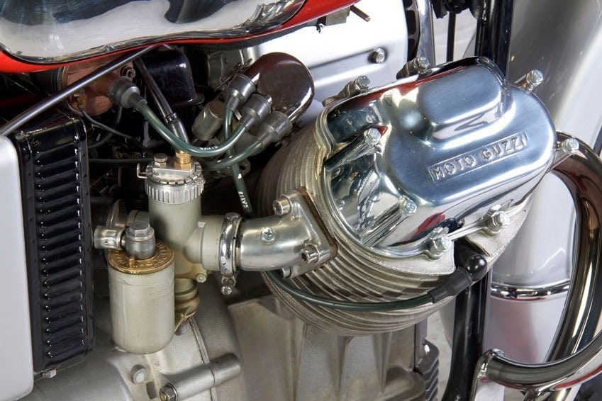 All’asta la Moto Guzzi V7 più antica del mondo