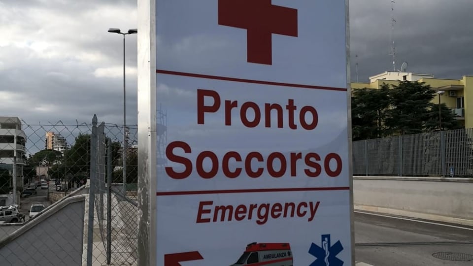 Si schianta in moto contro un cavallo: 18enne in rianimazione nel Barese