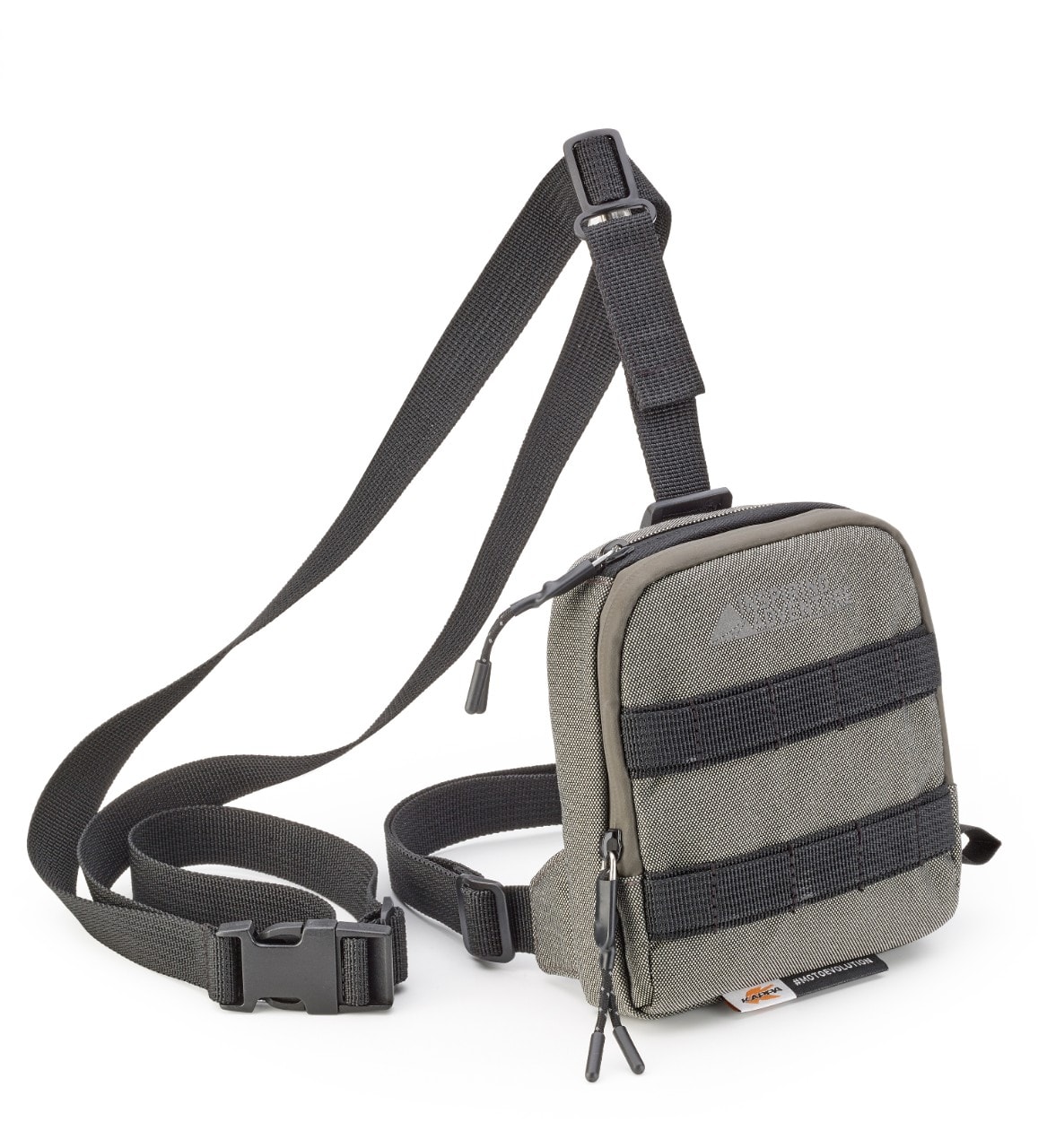 <div class='descrGalleryTitle'>KAPPA RA307R2 - BORSELLO DA GAMBA</div><div class='descrGalleryText'><p>Un borsello da gamba dotato di cinghia regolabile in vita e alla coscia. Propone una tasca frontale e uno scomparto interno per smartphone. Il suo tessuto esterno è idrorepellente e garantito anti UV. Ancora da segnalare: la fodera interna in color arancione, la possibilità di acquistarlo in nero o nella variante grigia, le asole per sistema M.O.L.L.E nella parte anteriore. Capacità interna 1 Litro.</p>
<p><b>PREZZO AL PUBBLICO: 29,00 euro</b></p>
</div>