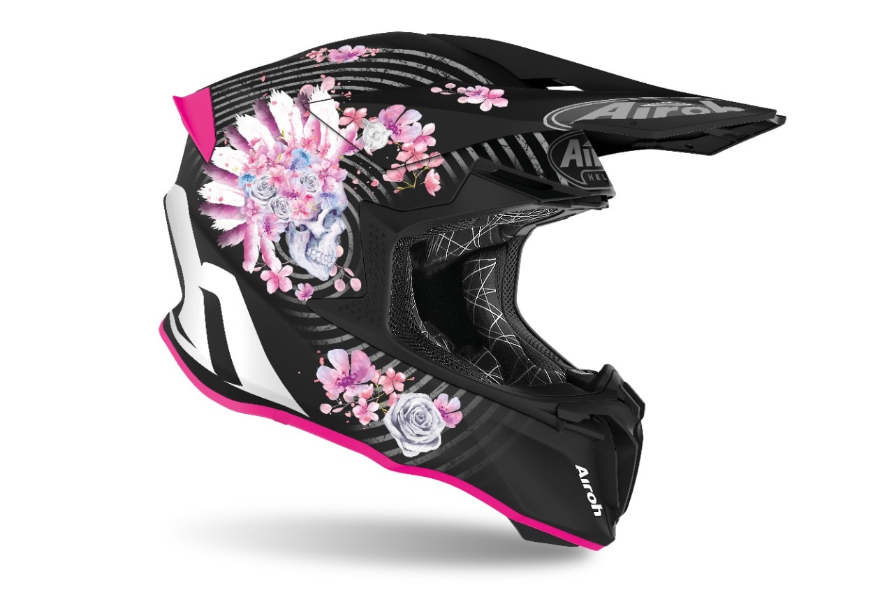 <div class='descrGalleryTitle'>Airoh Twist 2.0 Mad Matt</div><div class='descrGalleryText'><p>Un modello performante e aggressivo, che non rinuncia alla sua leggerezza e<br>
incredibilmente stabile anche alle andature più sostenute</p>
</div>