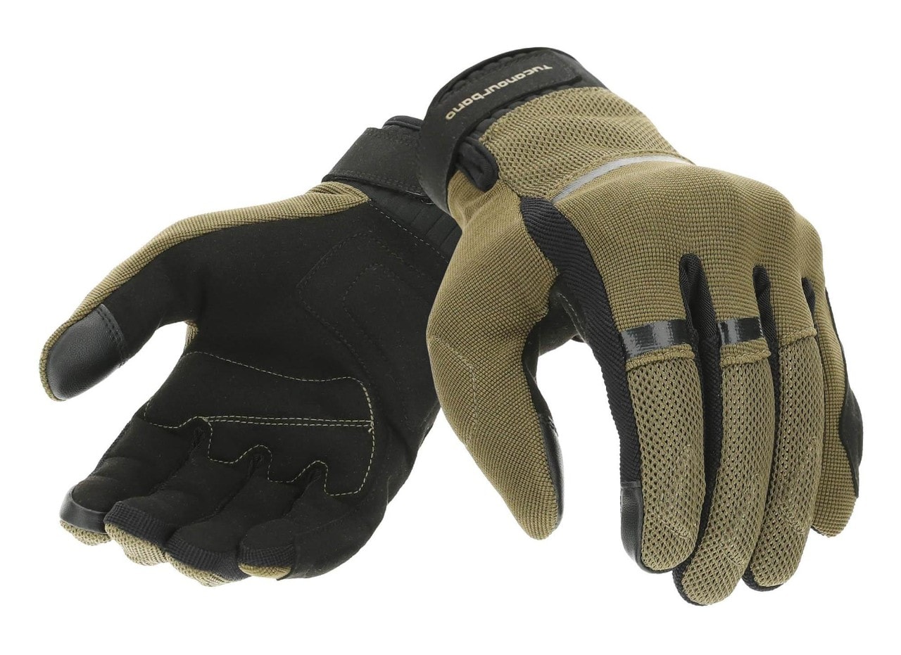 <div class='descrGalleryTitle'>GUANTO PENNA E LADY PENNA</div><div class='descrGalleryText'><p>Per il guanto CE estivo PENNA, con palmo scamosciato sintetico, dorso elasticizzato con inserti in rete,&nbsp; compatibile touch screen arrivano i nuovi colori verde airborne per il PENNA (<b>39,90 €</b>), e nero-rosso per la variante femminile LADY PENNA (<b>39,90 €</b>); </p>
</div>