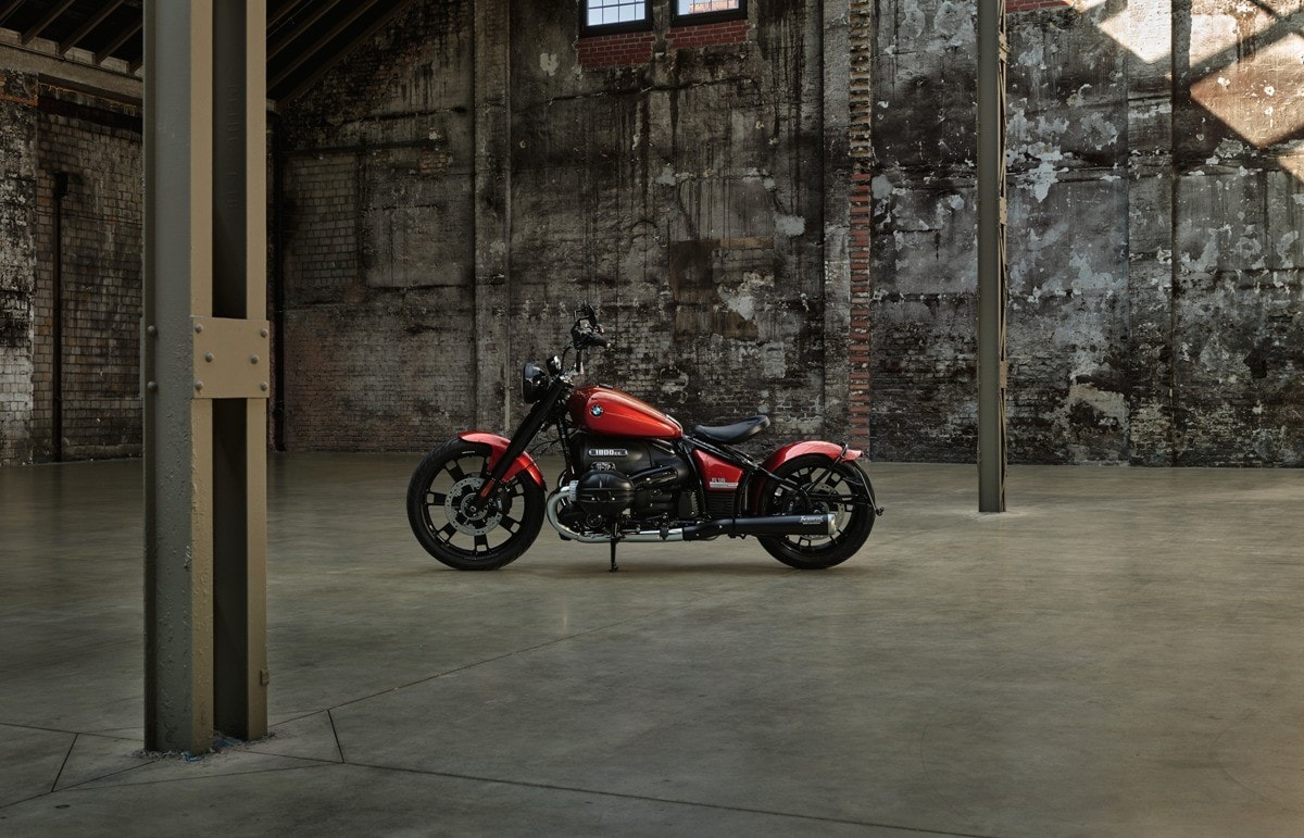 Nuovi silenziatori posteriori Akrapovič per BMW R 18