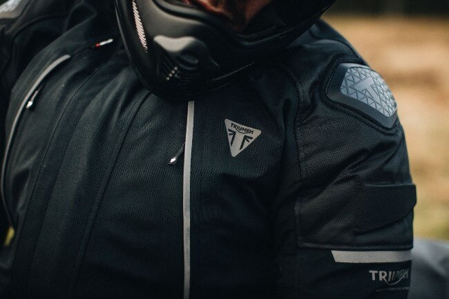 Giacca da moto: meglio in pelle o in tessuto?