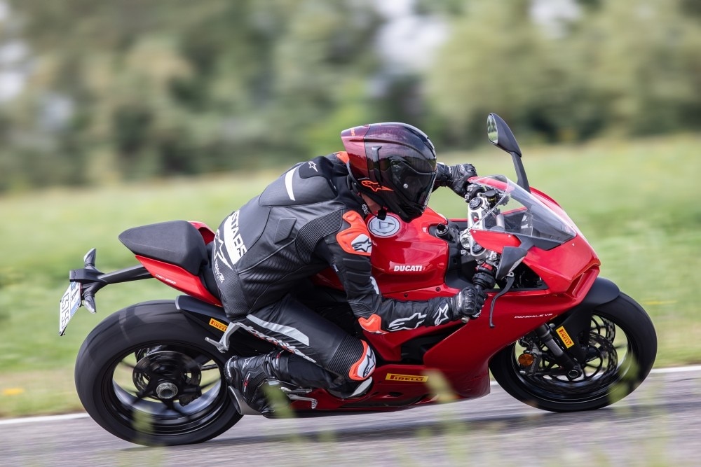 Alpinestars S-R10: un casco davvero sorprendente