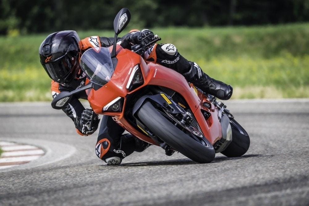 Alpinestars S-R10: un casco davvero sorprendente