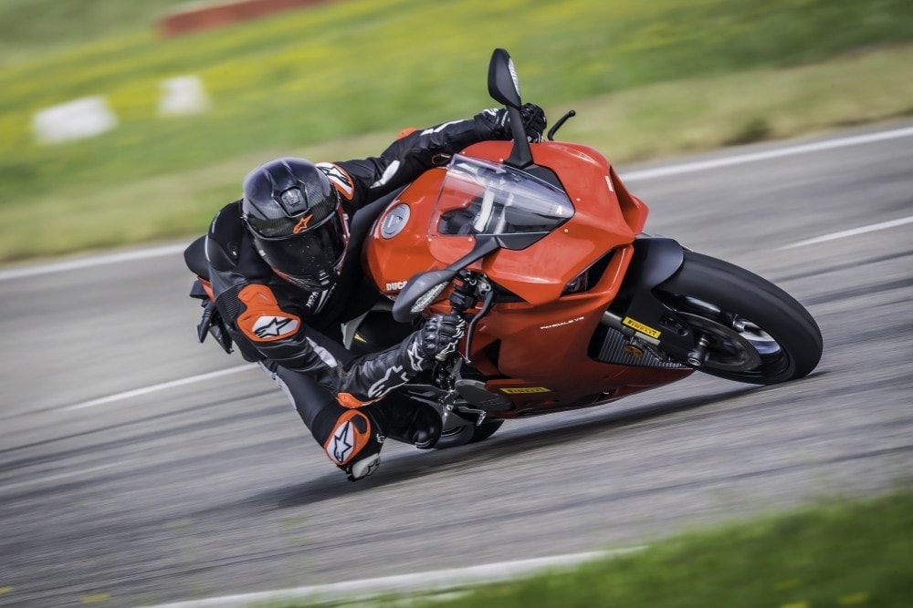 Alpinestars S-R10: un casco davvero sorprendente