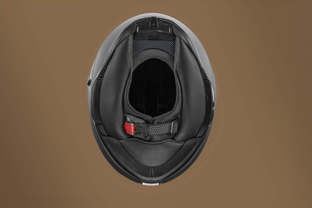 Shoei Neotec 3: come va il nuovo casco apribile della Casa giapponese