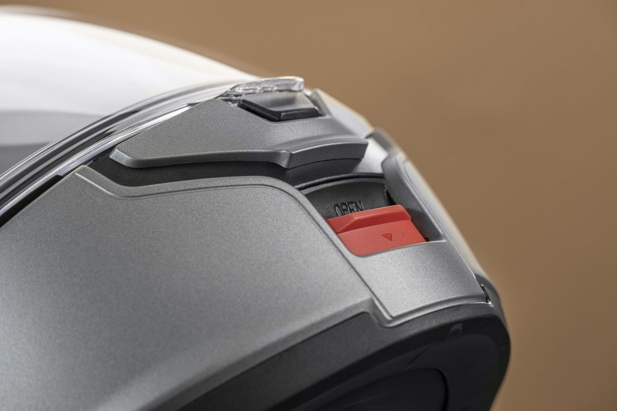 Shoei Neotec 3: come va il nuovo casco apribile della Casa giapponese