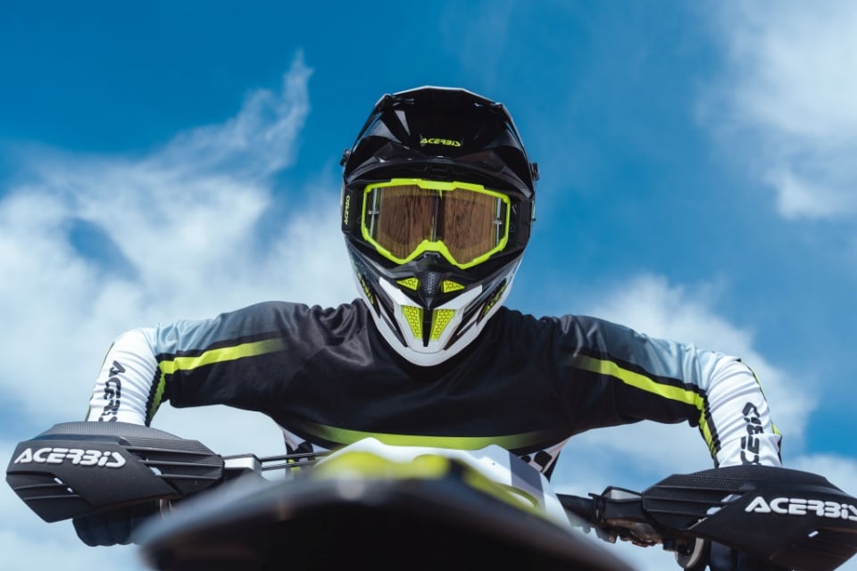 Acerbis entra nel mondo delle maschere da cross: debutta la nuova gamma Vortex, Vulcan e Vitrion