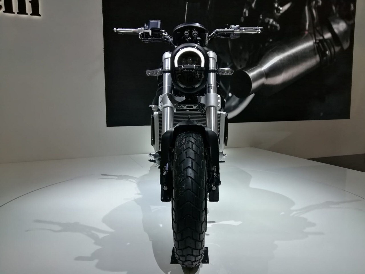 Benelli Leoncino 800: le prime immagini