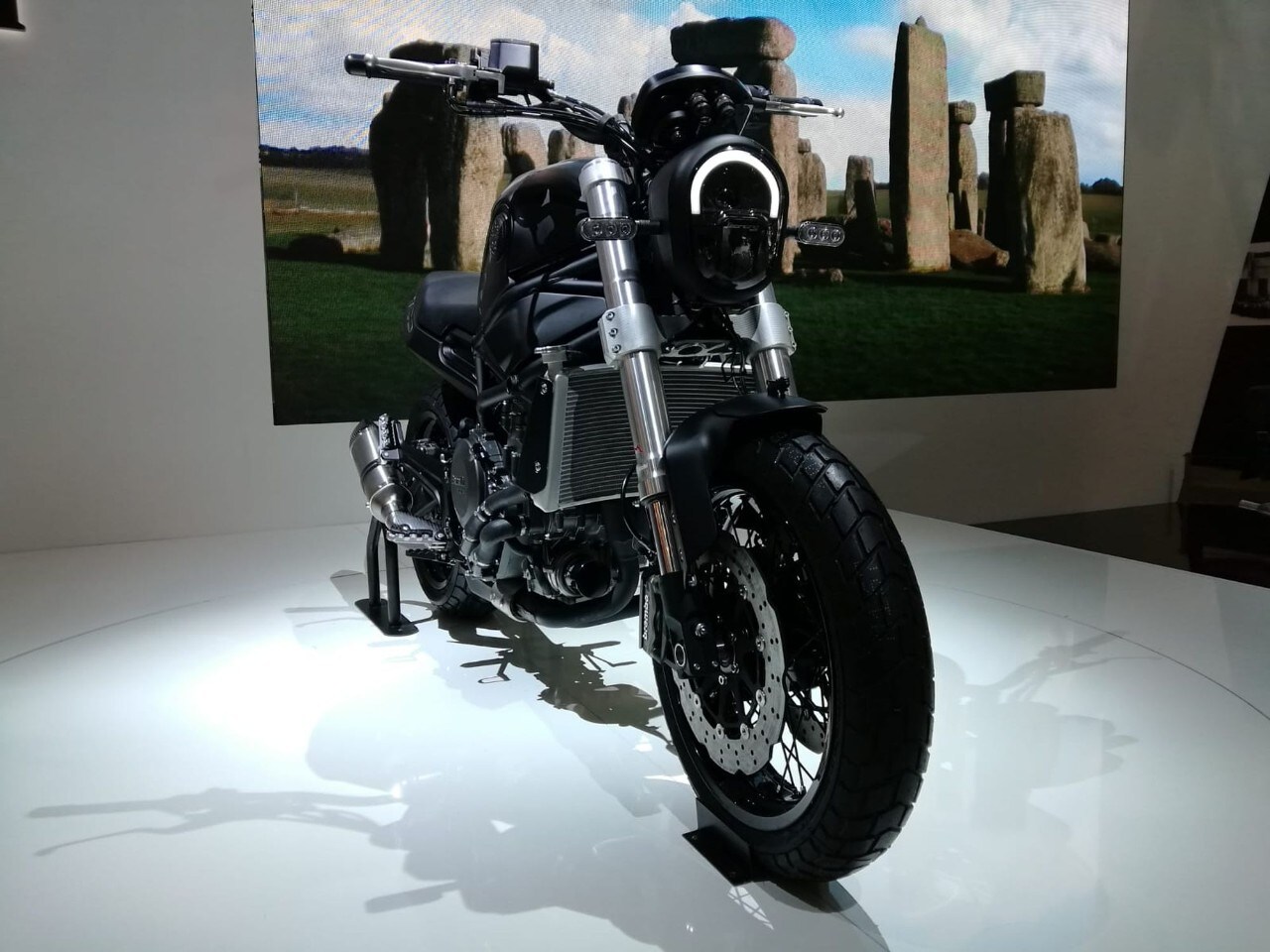 Benelli Leoncino 800: le prime immagini