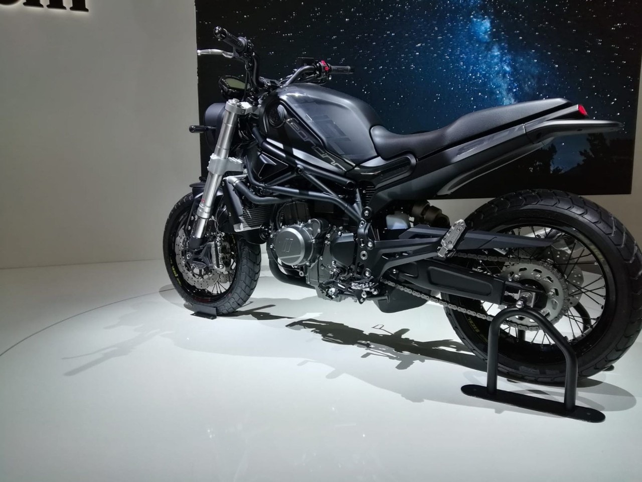 Benelli Leoncino 800: le prime immagini