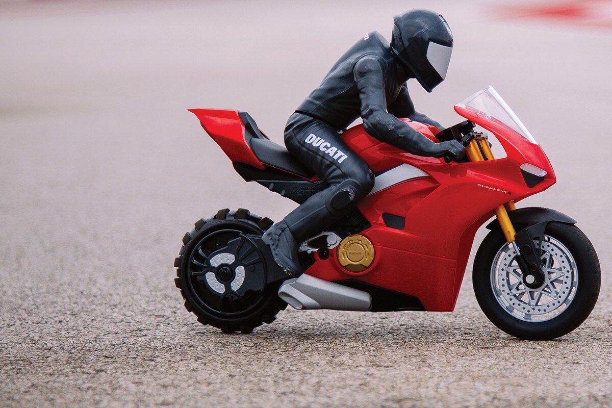 Pronti per giocare con una Ducati Panigale V4S?