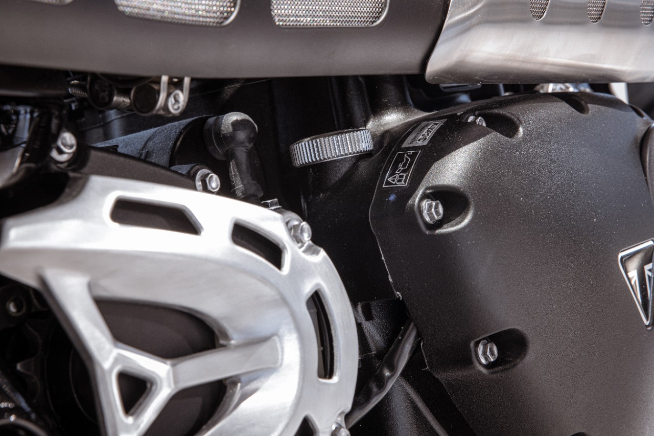 Tappo olio anodizzato: euro 19,00